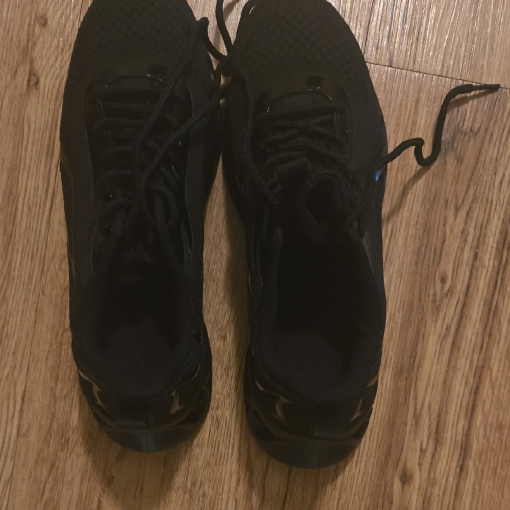 INC International Concepts Black Low-Top Sneakers